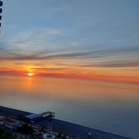 Номера На Высоких Этажах 24,31 Appartement Batoemi Buitenkant foto