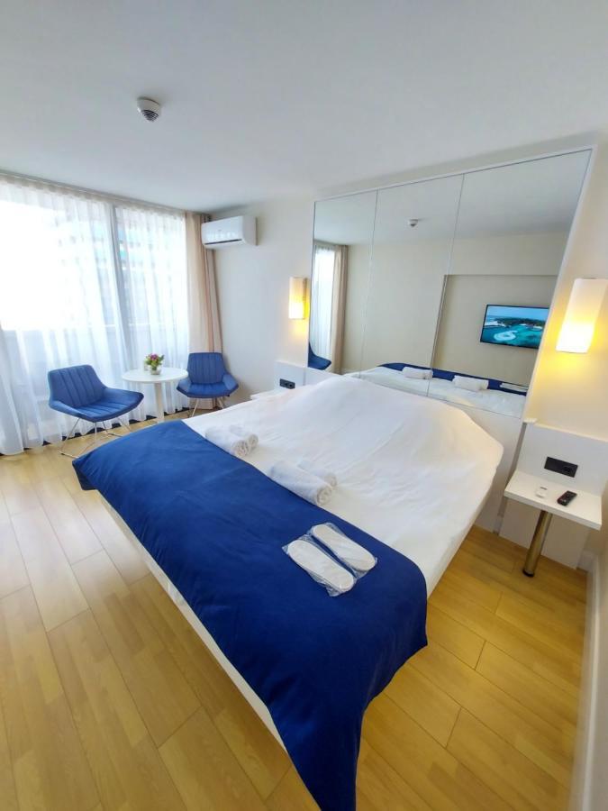 Номера На Высоких Этажах 24,31 Appartement Batoemi Buitenkant foto