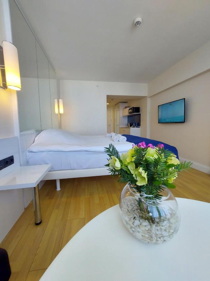 Номера На Высоких Этажах 24,31 Appartement Batoemi Buitenkant foto
