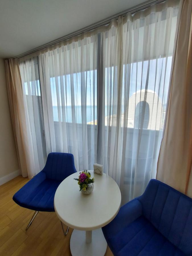 Номера На Высоких Этажах 24,31 Appartement Batoemi Buitenkant foto