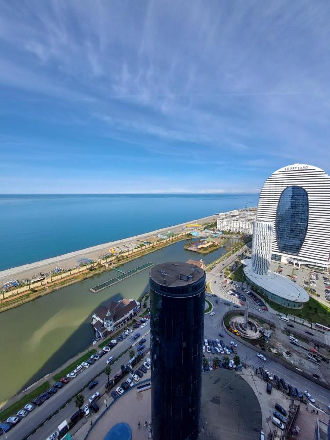 Номера На Высоких Этажах 24,31 Appartement Batoemi Buitenkant foto