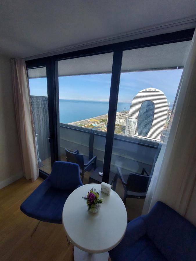 Номера На Высоких Этажах 24,31 Appartement Batoemi Buitenkant foto
