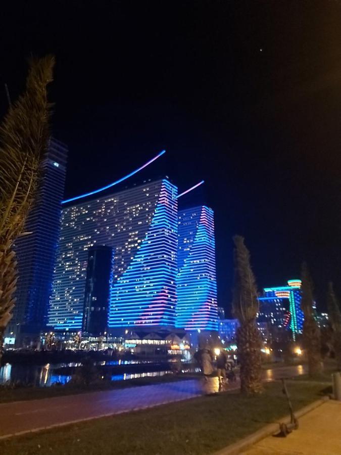 Номера На Высоких Этажах 24,31 Appartement Batoemi Buitenkant foto