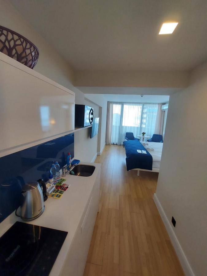 Номера На Высоких Этажах 24,31 Appartement Batoemi Buitenkant foto