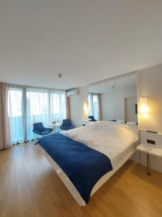 Номера На Высоких Этажах 24,31 Appartement Batoemi Buitenkant foto