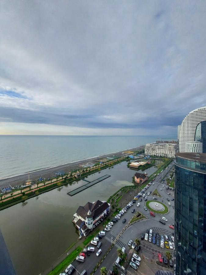 Номера На Высоких Этажах 24,31 Appartement Batoemi Buitenkant foto