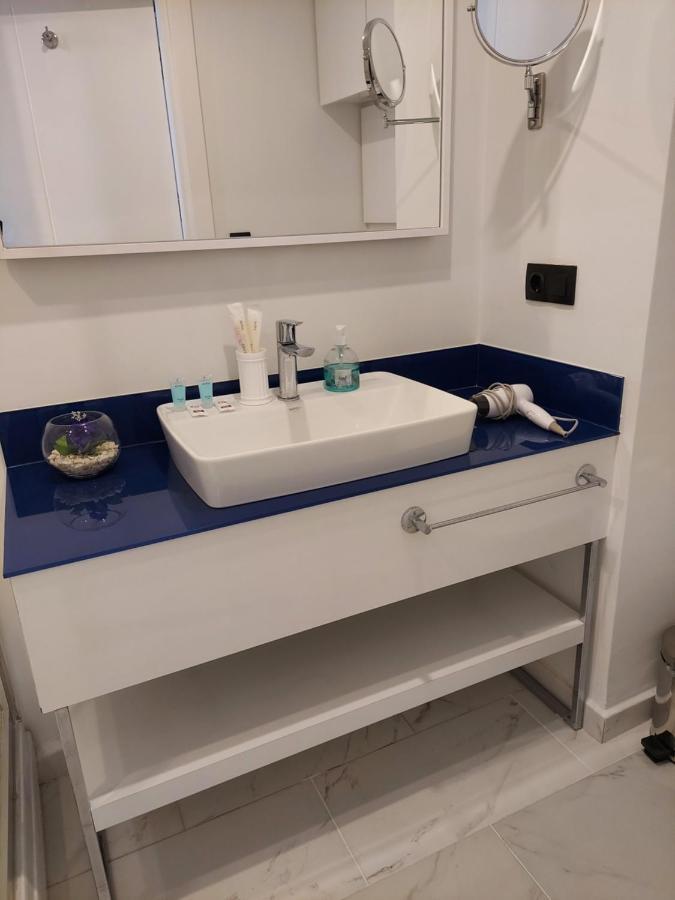 Номера На Высоких Этажах 24,31 Appartement Batoemi Buitenkant foto
